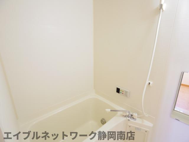 バス・シャワールーム　落ち着いた空間のお風呂です