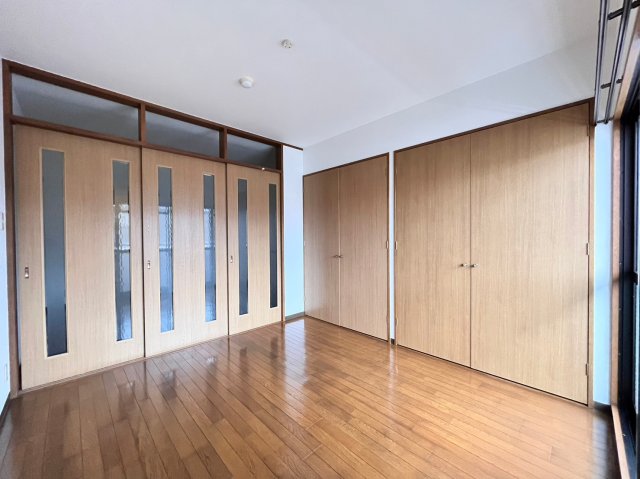 居室・リビング　別号室の写真です。ご参考までに