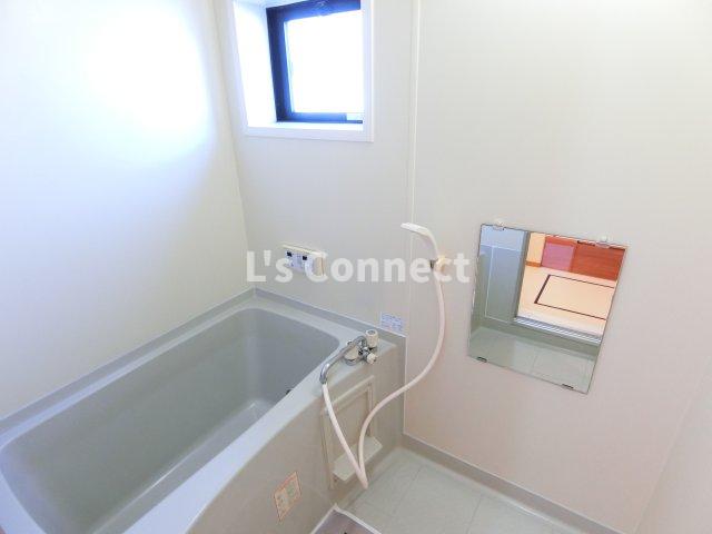 バス・シャワールーム　追焚き機能付きのお風呂。