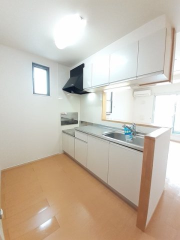 キッチン　コンパクトなキッチンで掃除もラクラク