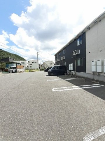 駐車場　駐車場に車を止められます