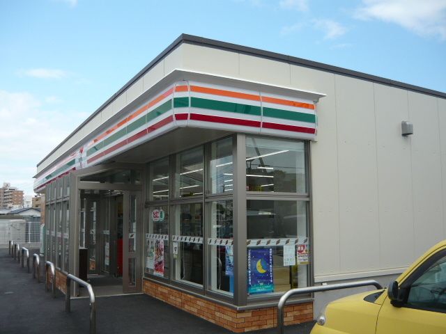 コンビニ　セブンイレブン琉球大学東口店（コンビニ）まで200m
