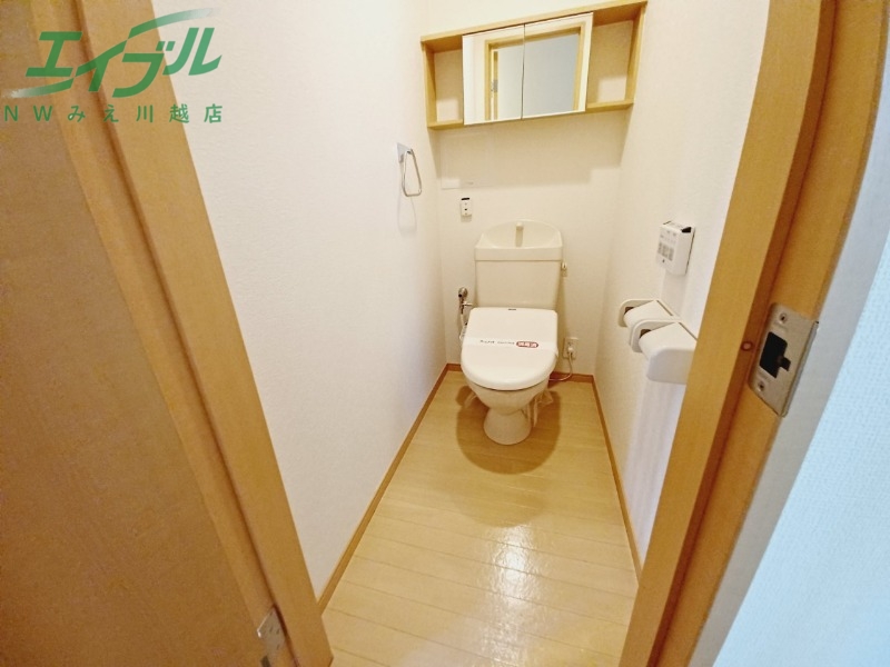 トイレ　同物件別室反転写真