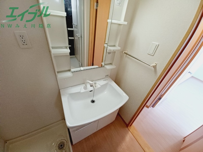 洗面設備　同物件別室反転写真