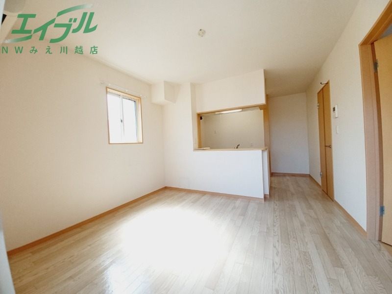 居室・リビング　同物件別室反転写真