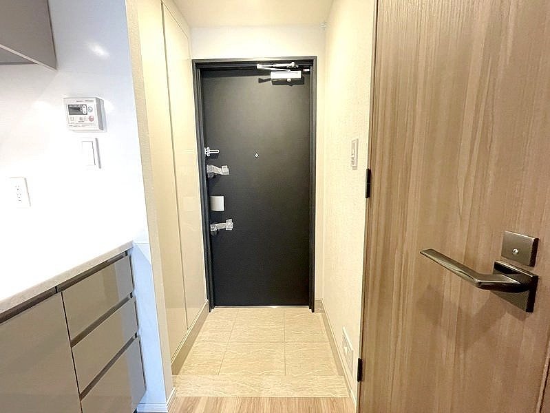 玄関　※別部屋の参考写真です。