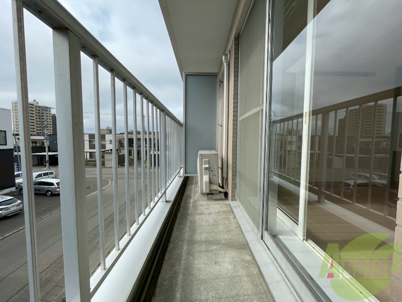 バルコニー　バルコニーが付いていますので一息ついてみてはいかがですか。