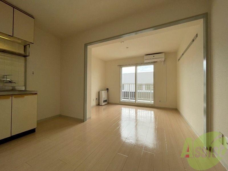 居室・リビング　広くてきれいなリビングです！快適に過ごせそうですね。