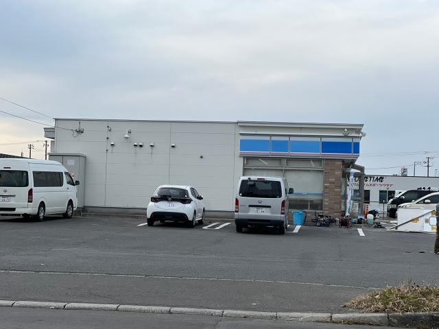 コンビニ　ローソン釧路新富士町5丁目店（コンビニ）まで330m