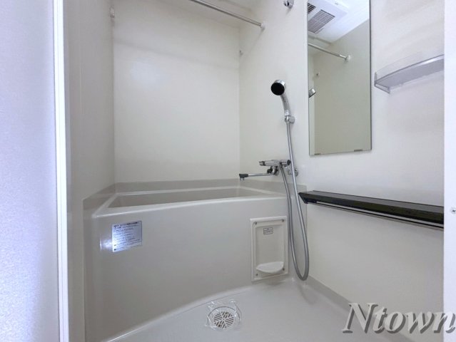 バス・シャワールーム　落ち着いた空間のお風呂です