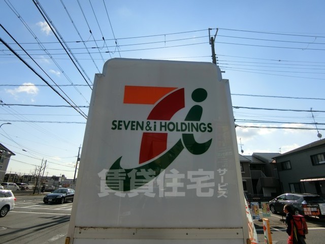 コンビニ　セブンイレブン　京都阪急上桂駅前店（コンビニ）まで551m