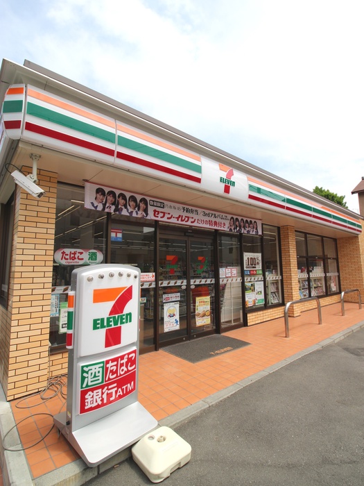 コンビニ　セブンイレブン（コンビニ）まで32m