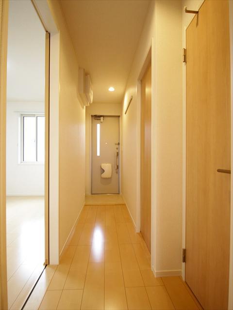 その他　松山市南久米町　メゾンサブル　廊下