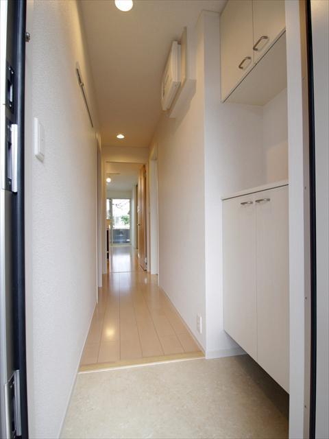 玄関　松山市南久米町　メゾンサブル　玄関