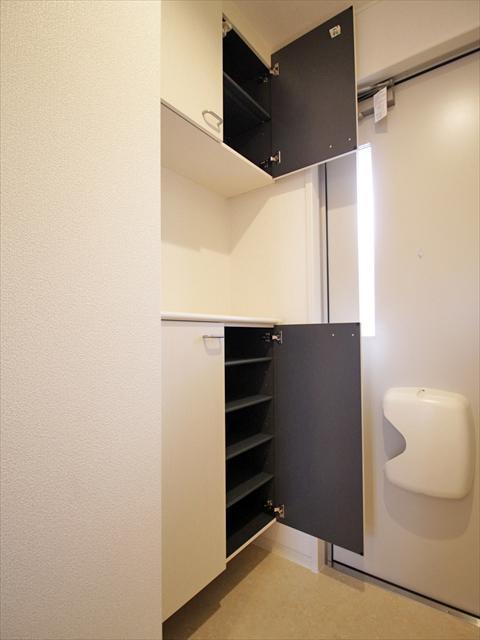 その他　松山市南久米町　メゾンサブル　靴収納