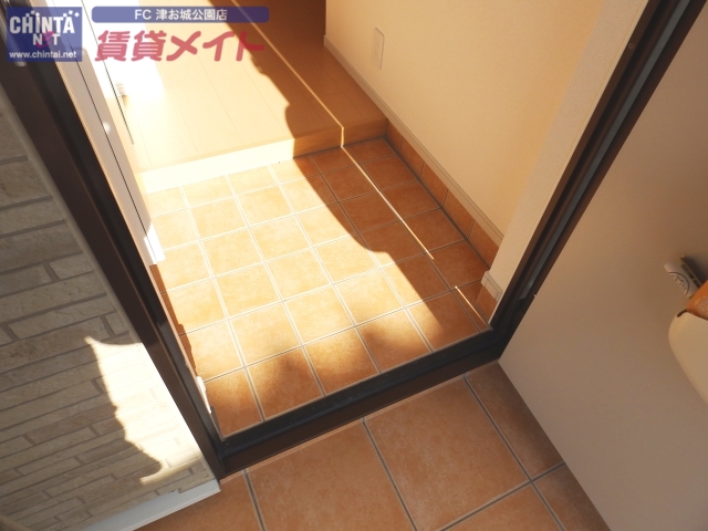 玄関　同型タイプの写真です。