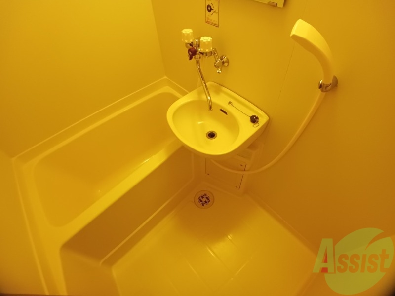 バス・シャワールーム　ユニットバスです。疲れを癒すのに欠かせませんね！