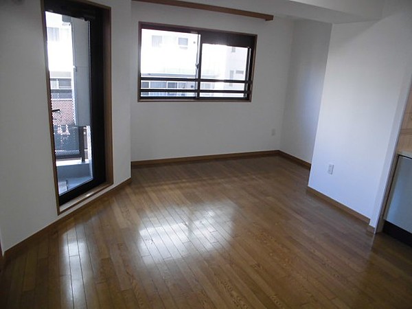 居室・リビング　写真は同タイプ住居です。