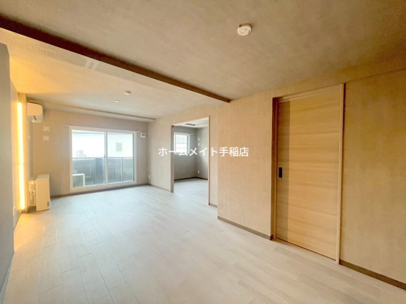 居室・リビング　広々リビングスペースございます！