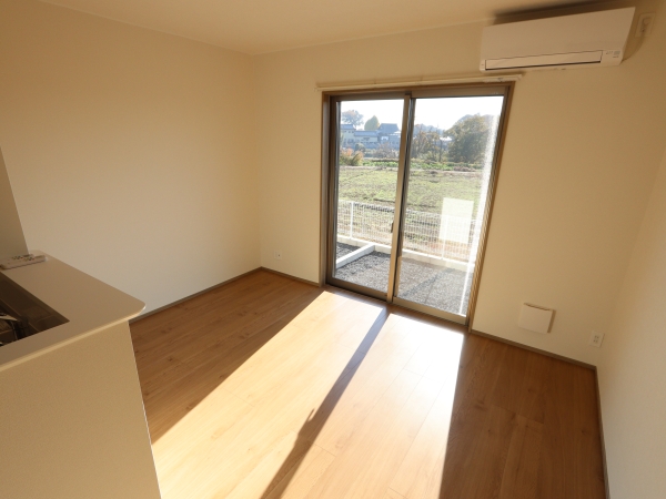 居室・リビング　同間取103内観