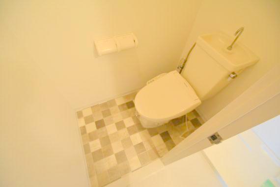 トイレ　綺麗なトイレにはウォシュレット標準装備です。