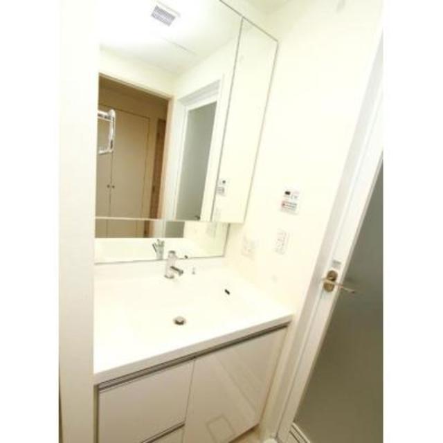 洗面設備　※写真は同タイプ住戸です。