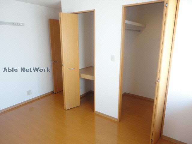 収納　※同物件別部屋の写真です。