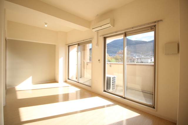 居室・リビング　☆１３帖のリビングです☆