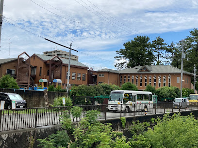 幼稚園・保育園　服部みどり幼稚園（幼稚園・保育園）まで289m