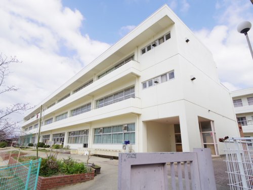 小学校　安堵町立安堵小学校（小学校）まで271m