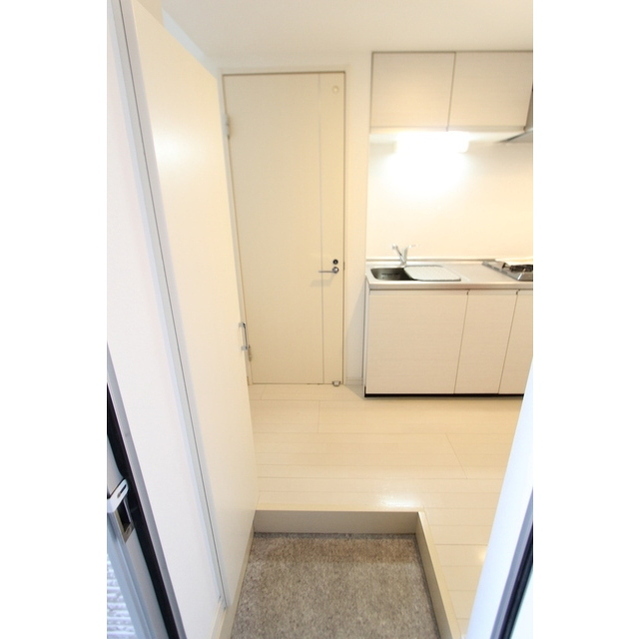 玄関　同シリーズ物件のモデルルームになります※現況優先