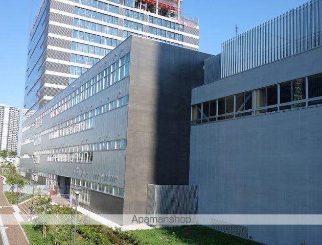 小学校　横浜市立みなとみらい本町小学校（小学校）まで503m