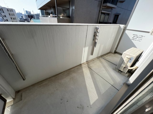 バルコニー　BERG IZUMI