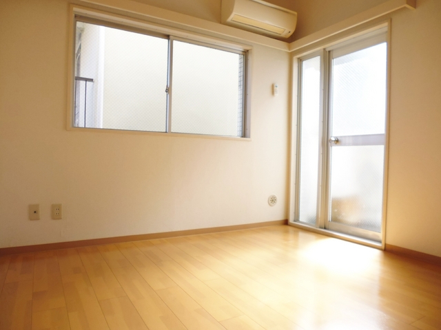 居室・リビング　2面採光！日差しが気持ちいいお部屋ですね♪