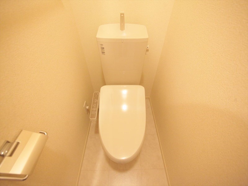 トイレ　温水洗浄暖房便座付トイレ