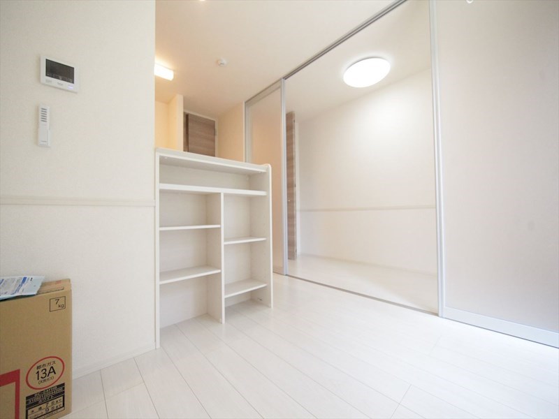 居室・リビング　ＤＫ7.5帖　洋室3帖　つなげても仕切っても使えます