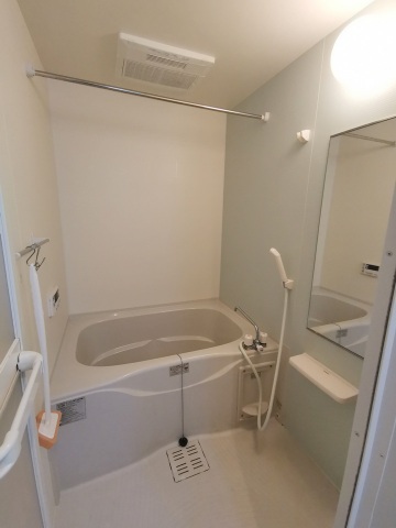 バス・シャワールーム　追炊きと乾燥機付き