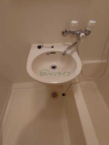 洗面設備　別部屋参考写真です。