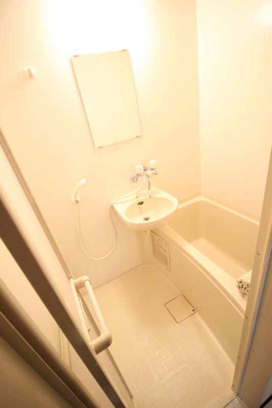 バス・シャワールーム　２　洗面台付きバス