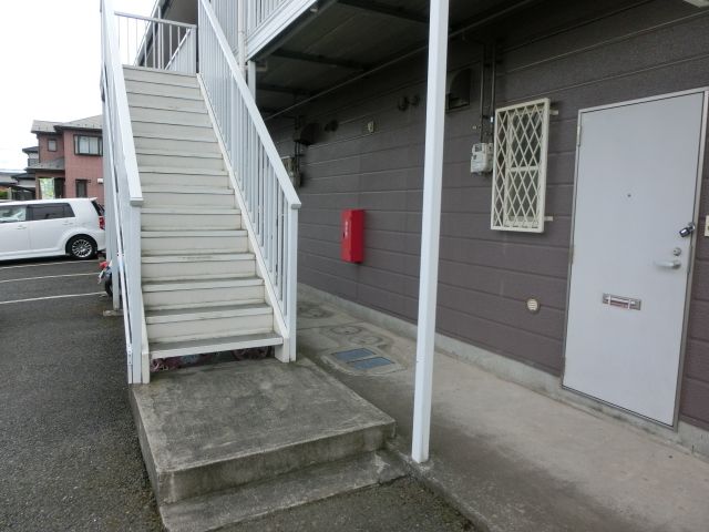 建物外観　閑静な住宅街に建っています。