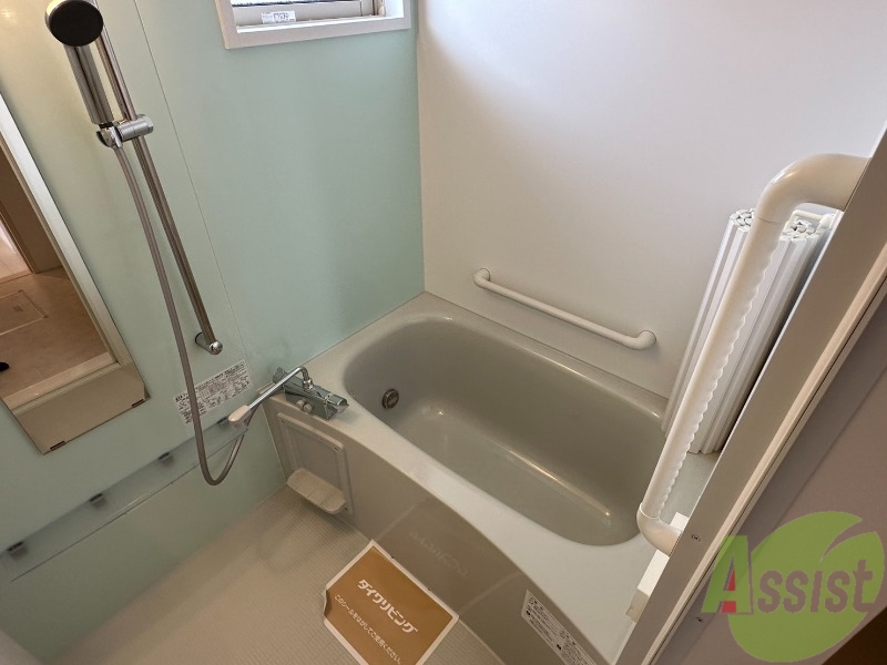 バス・シャワールーム　バスルームはこちらです。広々としてゆったり休めます。