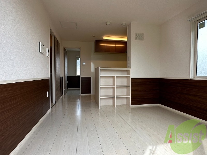 居室・リビング　９．６帖のＬＤＫ。引き戸を開けると解放感があります。