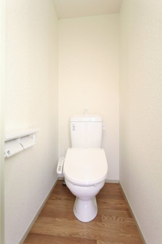 トイレ　参考写真（同物件別部屋）