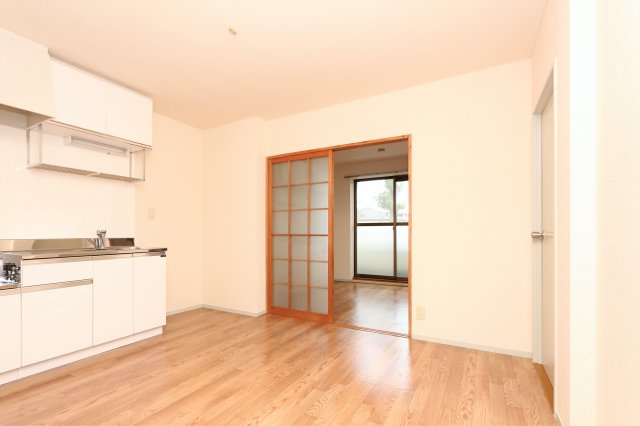 居室・リビング　参考写真（同物件別部屋）