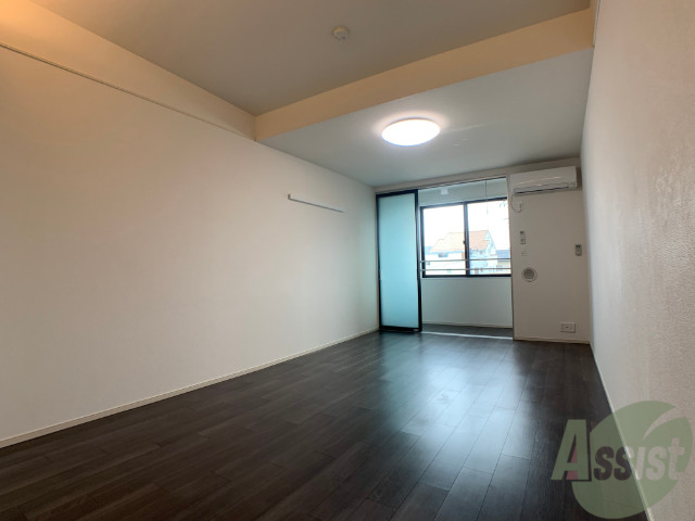 居室・リビング　明るい光が差し込む素敵なお部屋ですね～。