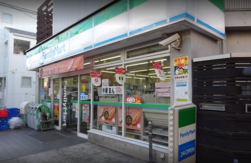 コンビニ　ファミリーマート 大田大森東二丁目店（コンビニ）まで158m