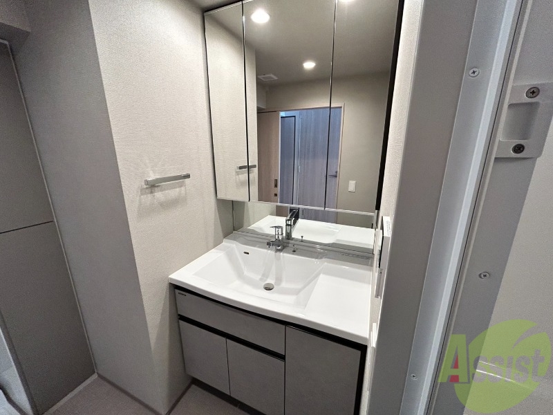 洗面設備　独立洗面台で朝の身支度も快適にすることができます。