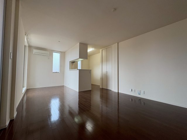 居室・リビング　こちらの居間で趣味の時間をお楽しみください