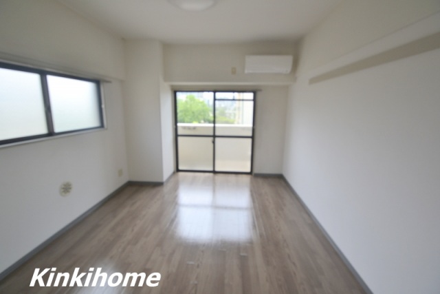 居室・リビング　写真は別のお部屋のものでございます。