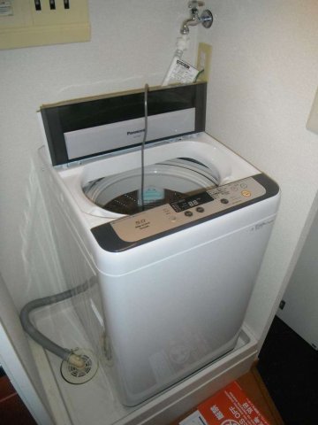 その他　冷蔵庫、洗濯機、電子レンジ、テレビ、机イス、カーテン付き
